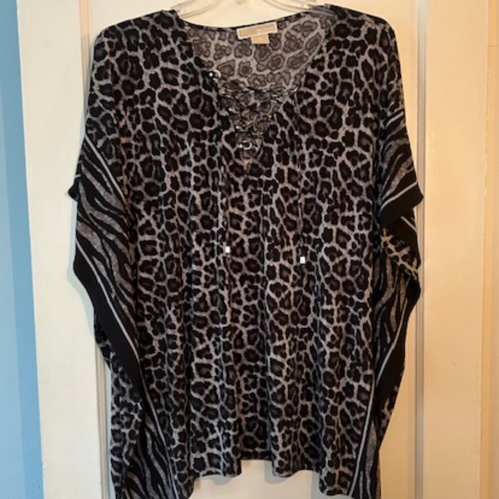 Gray cheetah print top